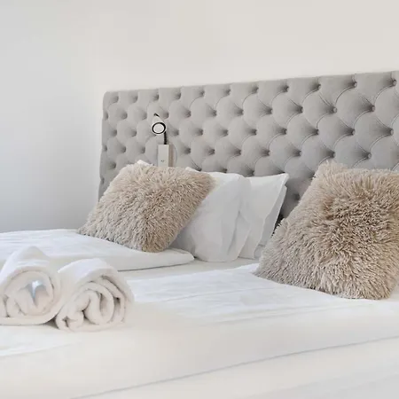 Penthouse With 4bedr Sauna And Parking * St. Moritz